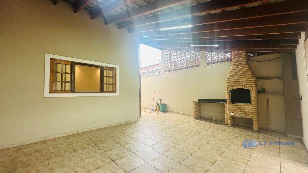 Casa à venda com 3 quartos, 100m² - Foto 1