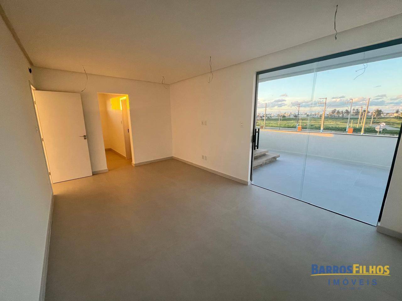 Casa de Condomínio à venda com 4 quartos, 225m² - Foto 2