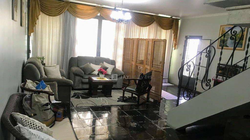 Sobrado à venda com 4 quartos, 231m² - Foto 1