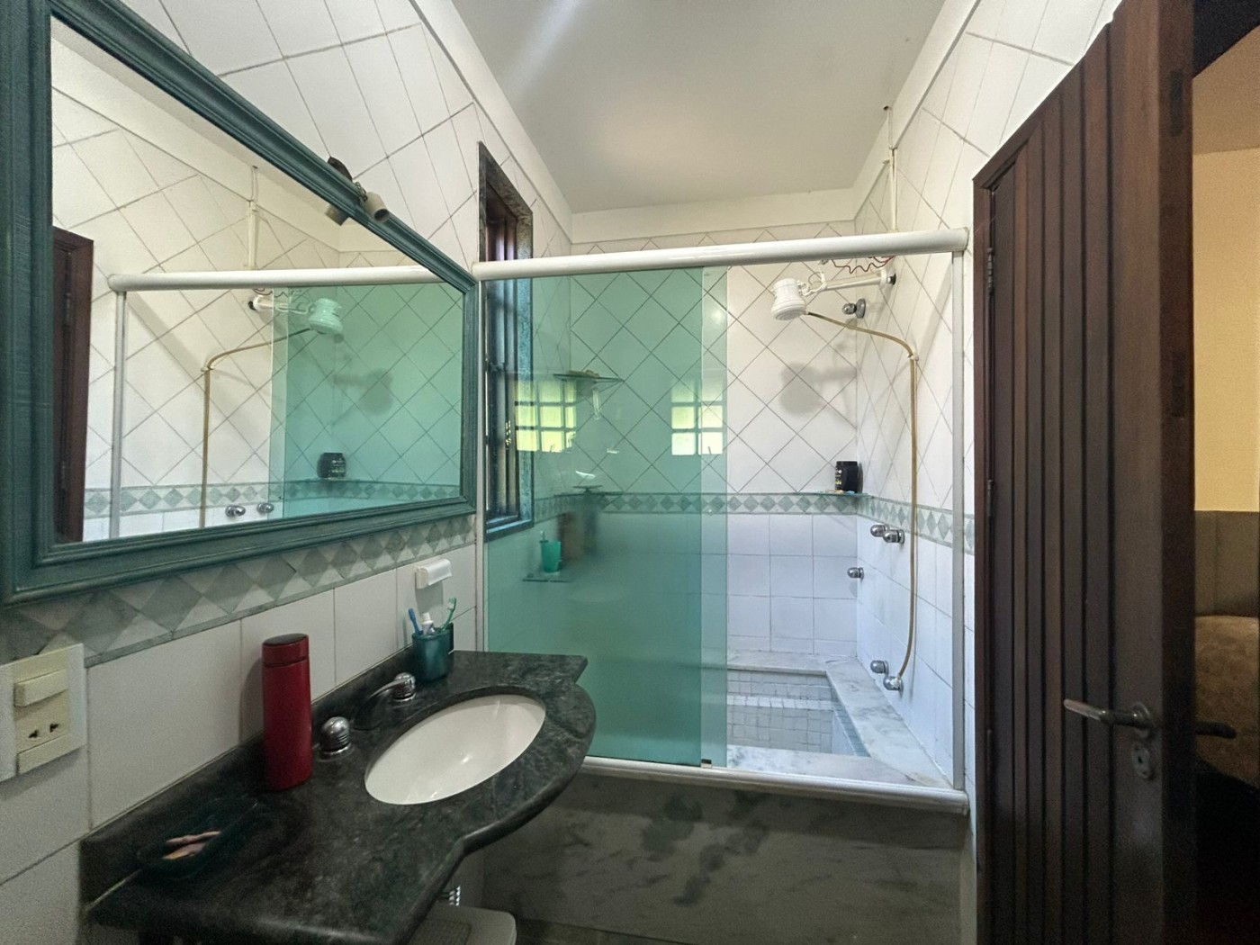 Casa para alugar com 4 quartos, 300m² - Foto 11
