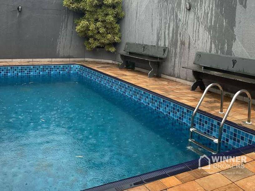 Casa à venda com 5 quartos, 220m² - Foto 2