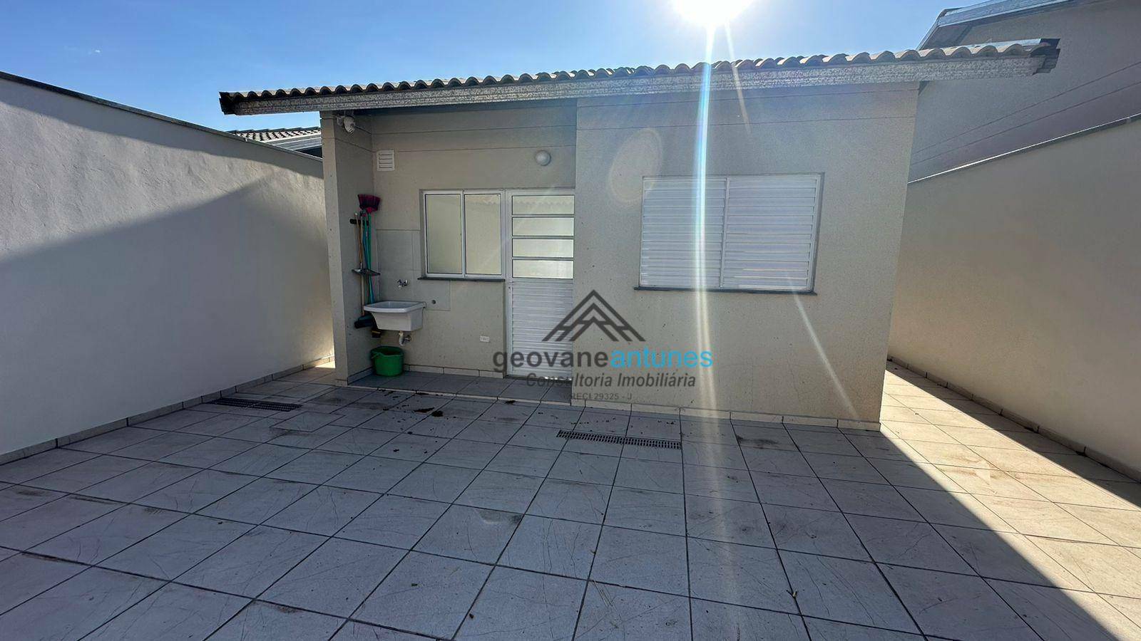 Casa à venda com 2 quartos, 42m² - Foto 1