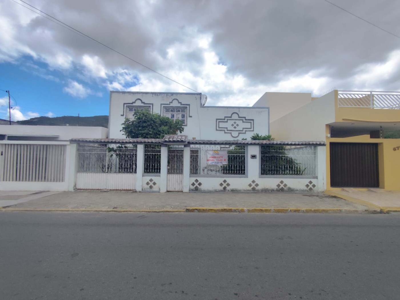 Casa à venda com 4 quartos, 560m² - Foto 2