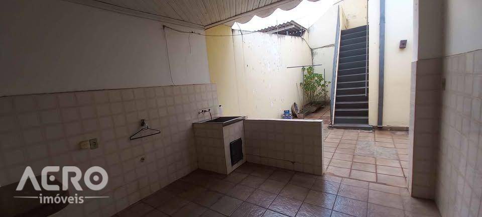 Casa para alugar com 3 quartos, 200m² - Foto 7
