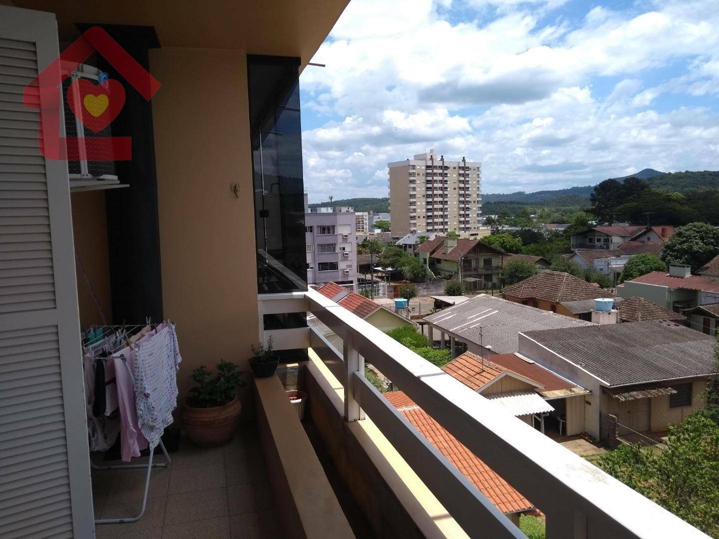 Apartamento à venda com 2 quartos, 150m² - Foto 4