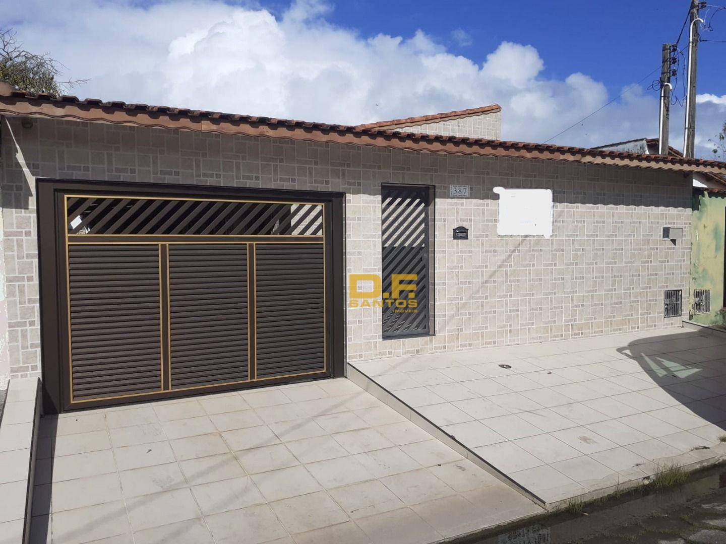 Casa à venda com 3 quartos, 260M2 - Foto 1