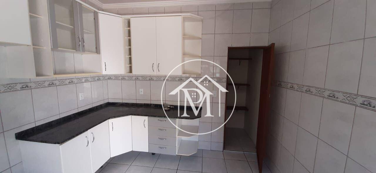 Casa à venda com 3 quartos, 180m² - Foto 14