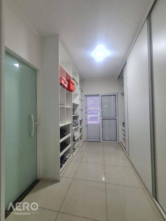 Casa à venda com 3 quartos, 230m² - Foto 18