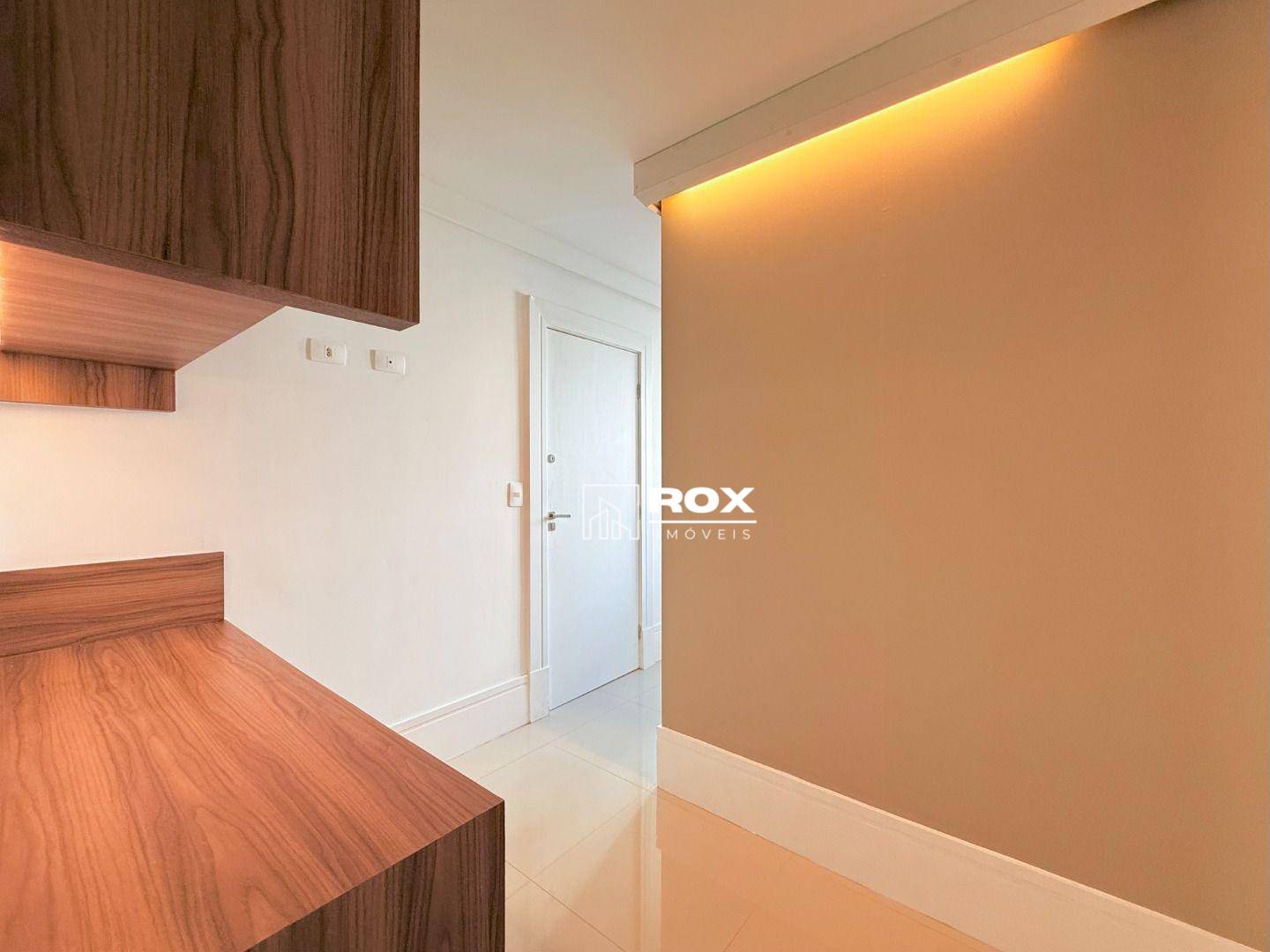 Apartamento para alugar com 3 quartos, 217m² - Foto 11