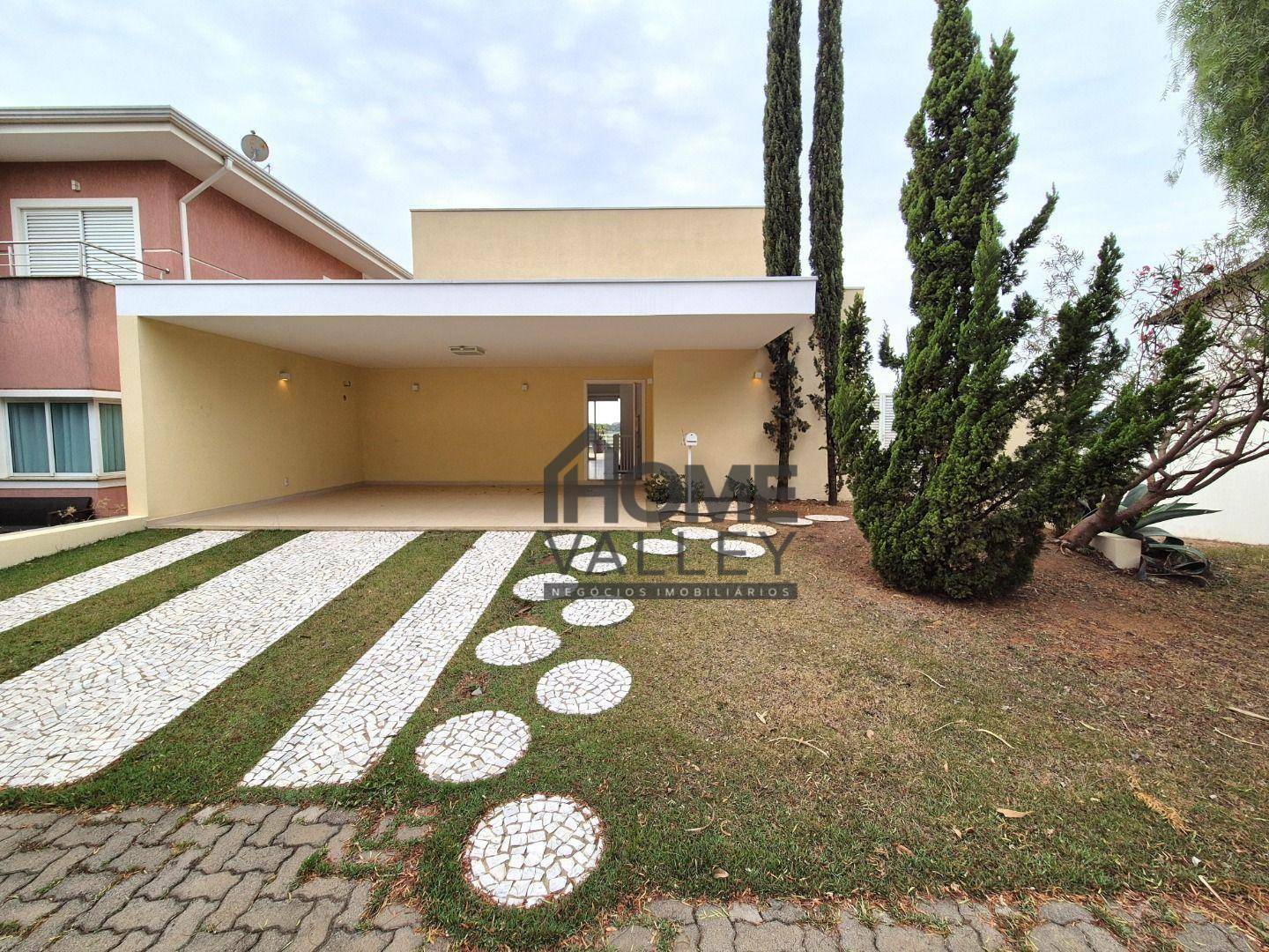 Casa de Condomínio à venda com 4 quartos, 267m² - Foto 2