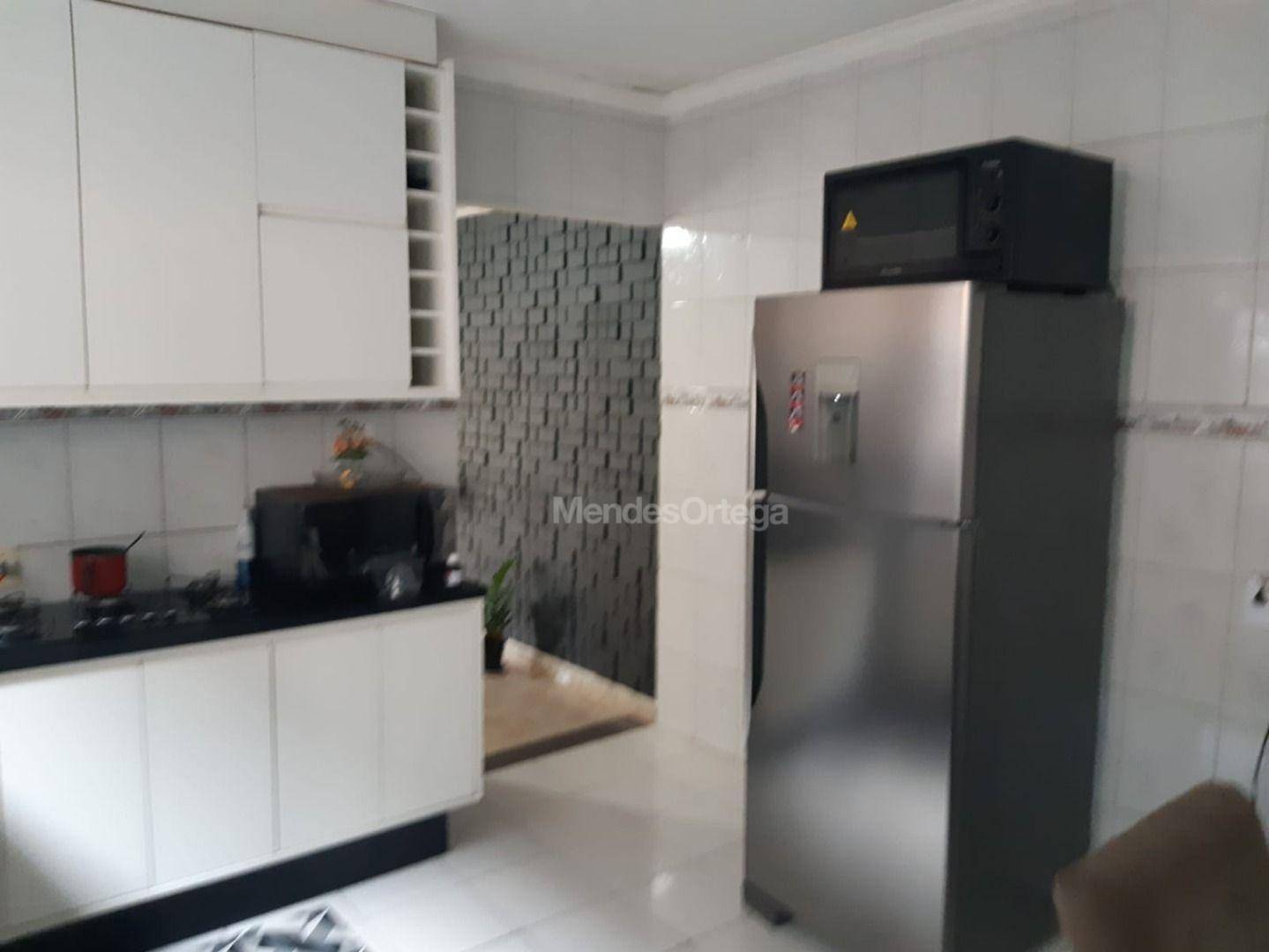 Casa à venda com 3 quartos, 189m² - Foto 4