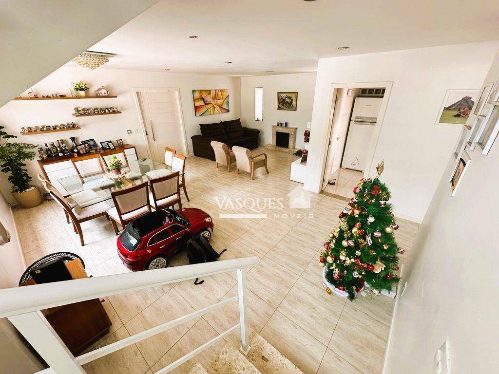 Casa à venda com 4 quartos, 204m² - Foto 2