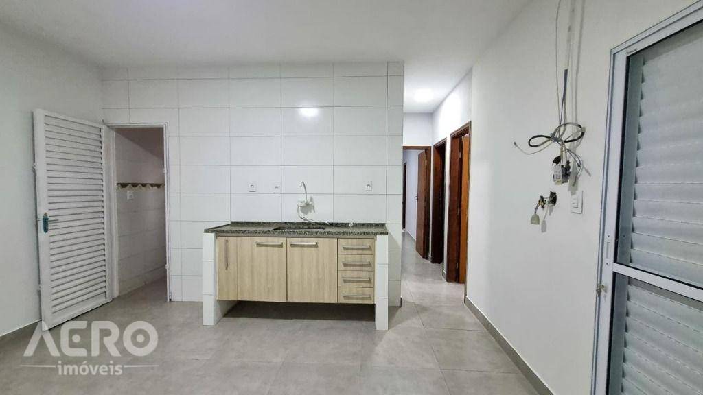 Casa à venda com 3 quartos, 163m² - Foto 6