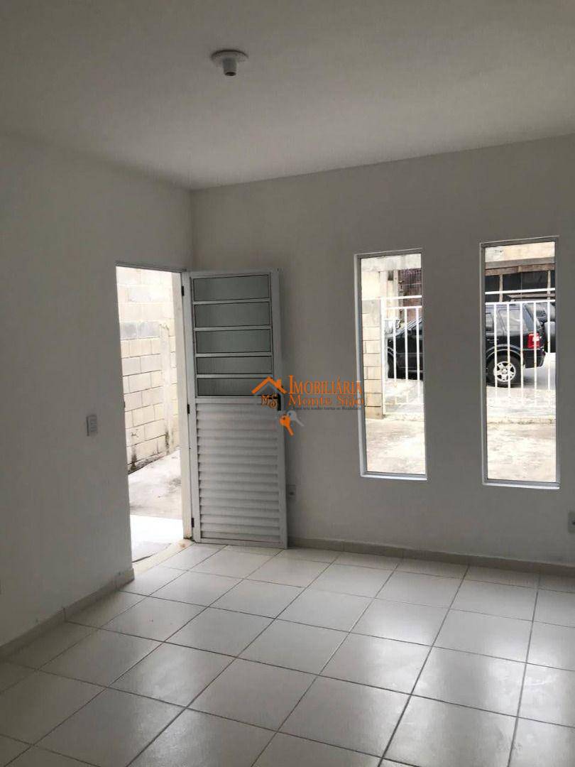 Casa à venda com 2 quartos, 70m² - Foto 3