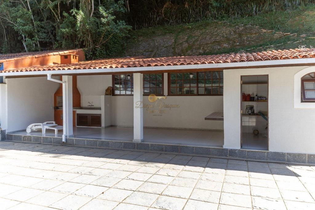 Casa de Condomínio para alugar com 5 quartos, 300m² - Foto 9