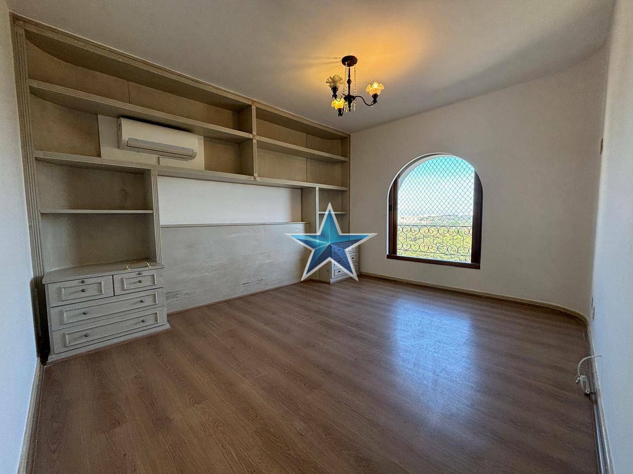 Apartamento à venda com 4 quartos, 218m² - Foto 1