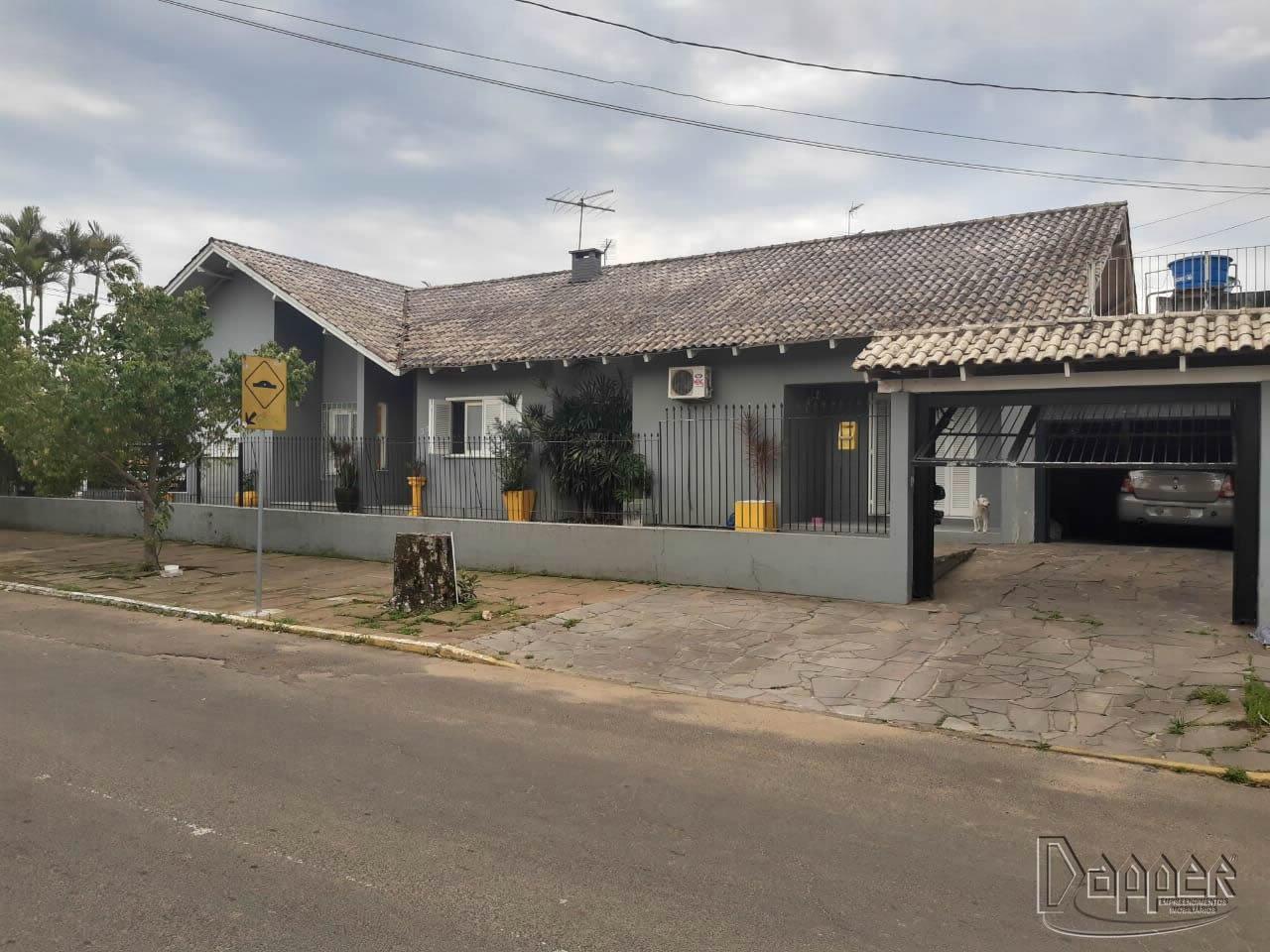 Casa à venda com 3 quartos, 405m² - Foto 1