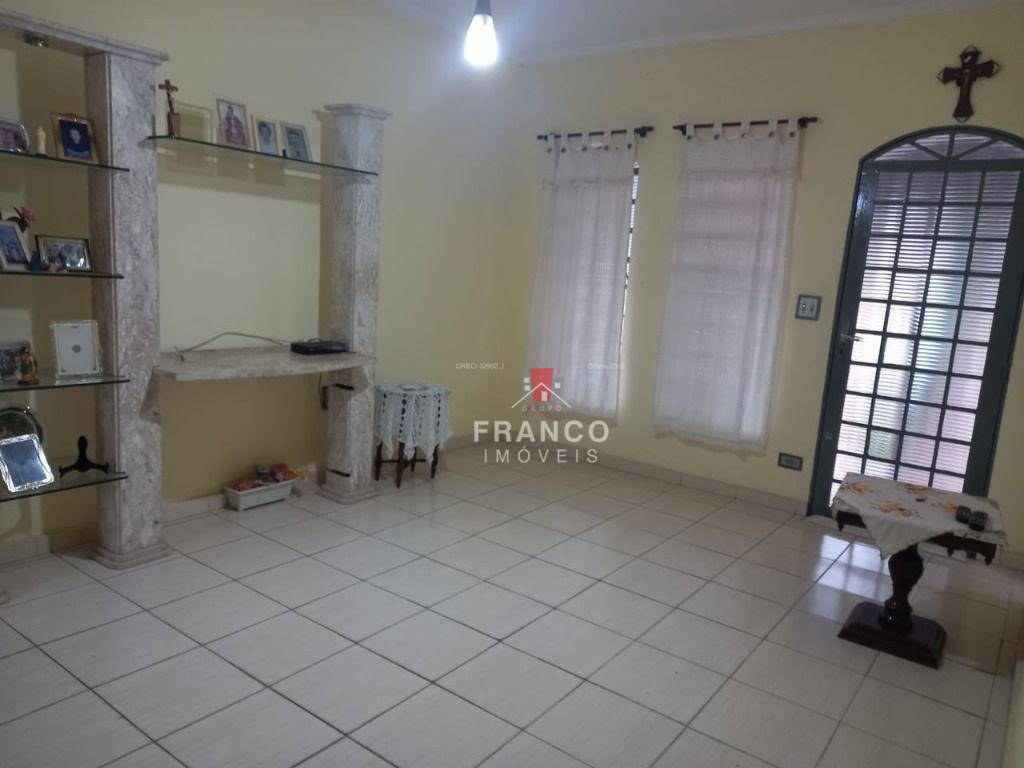 Casa à venda com 2 quartos, 140m² - Foto 1