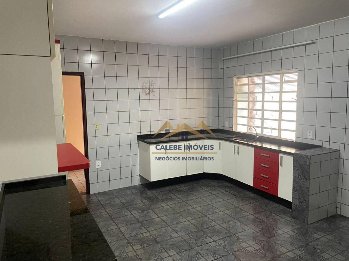 Casa à venda com 3 quartos, 164m² - Foto 2