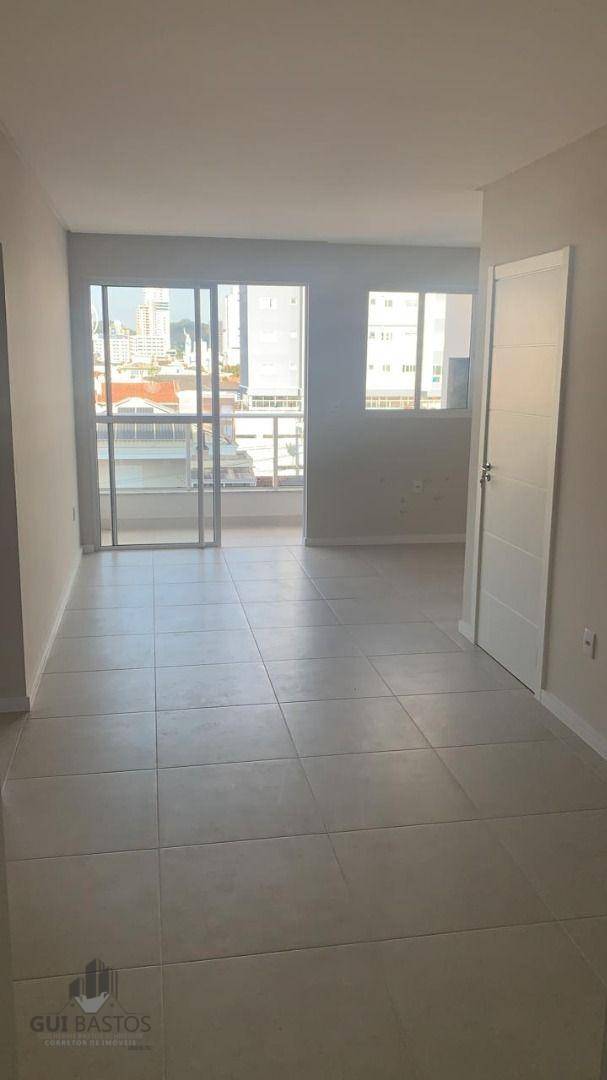 Apartamento à venda com 2 quartos, 70m² - Foto 7