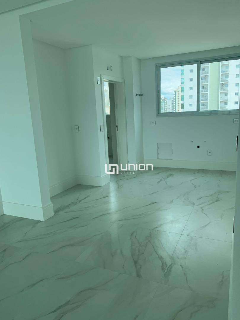 Apartamento à venda com 3 quartos, 151m² - Foto 5