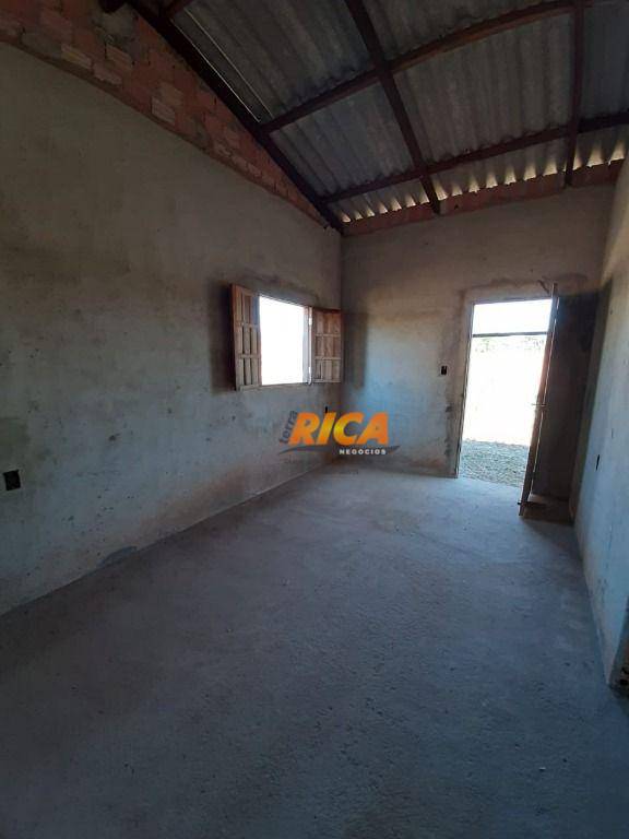 Casa à venda com 3 quartos, 96m² - Foto 2