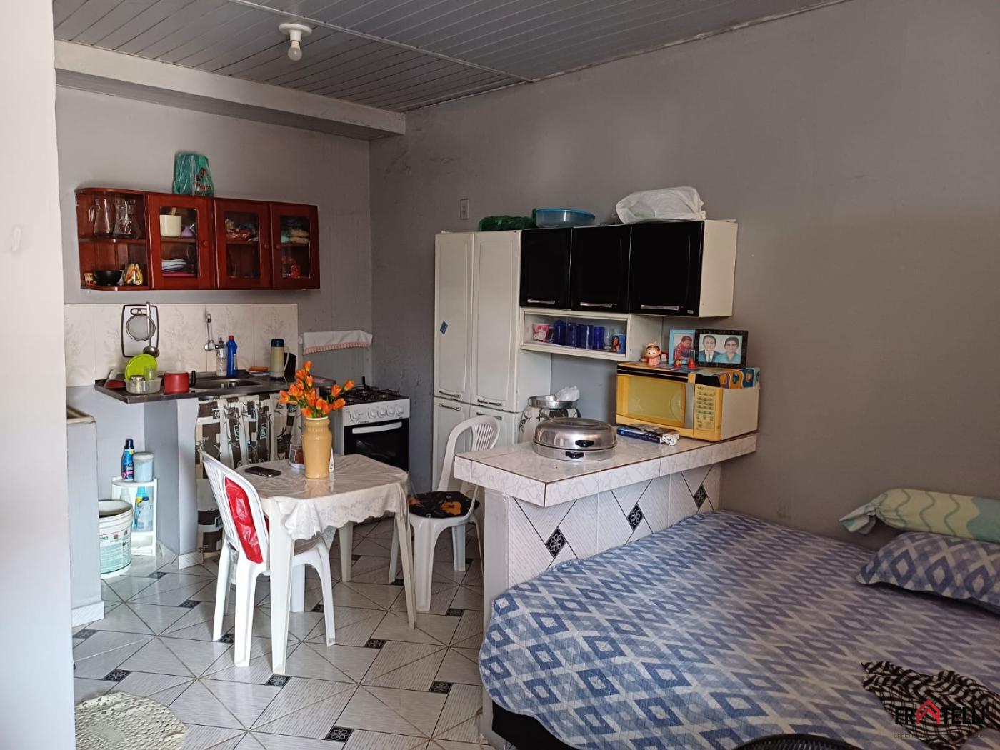 Casa à venda com 4 quartos, 200m² - Foto 3