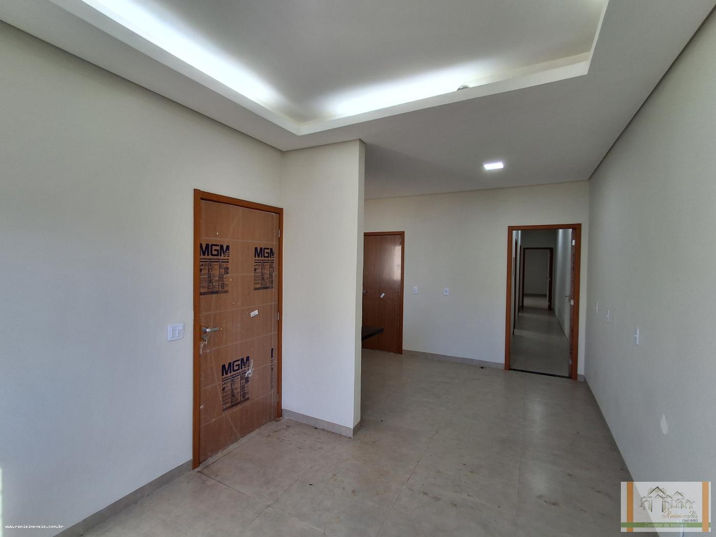 Casa à venda com 3 quartos, 180m² - Foto 4