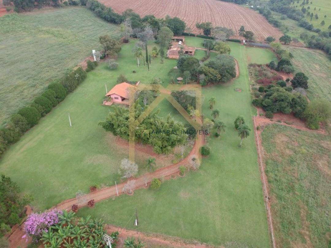 Fazenda à venda com 3 quartos, 210m² - Foto 2