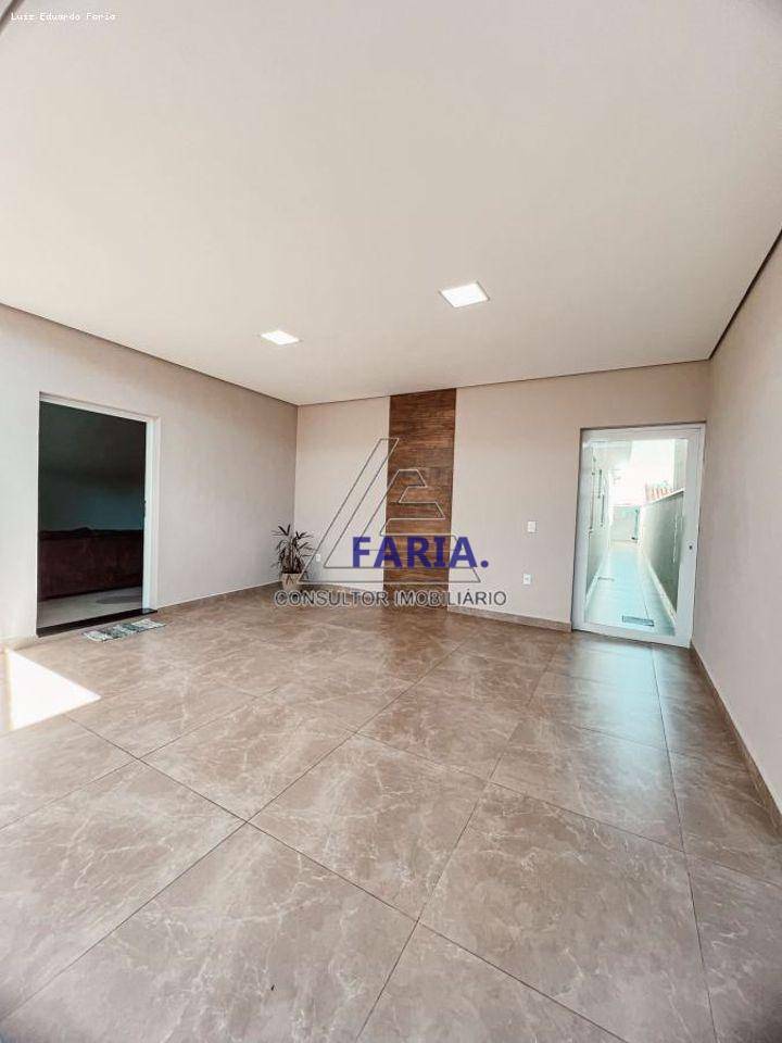 Casa à venda com 3 quartos, 190m² - Foto 2