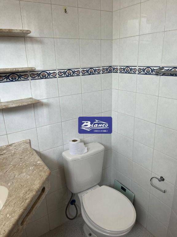 Apartamento para alugar com 2 quartos, 75m² - Foto 14