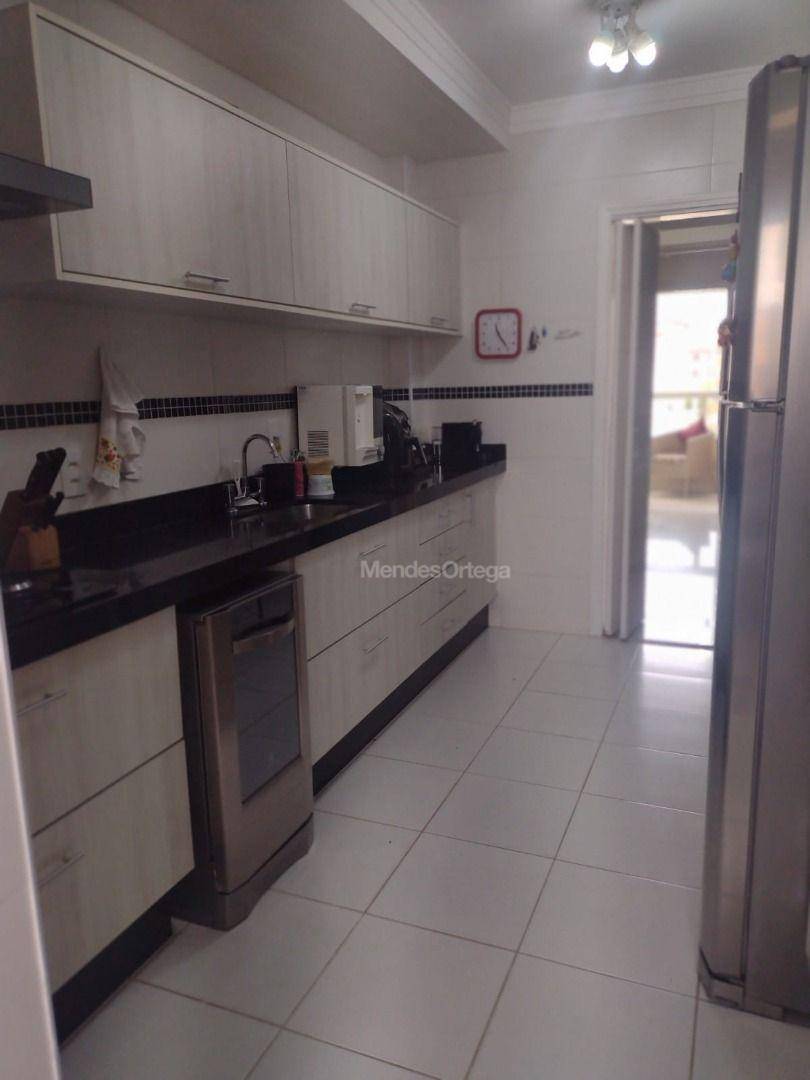 Apartamento à venda com 3 quartos, 112m² - Foto 2