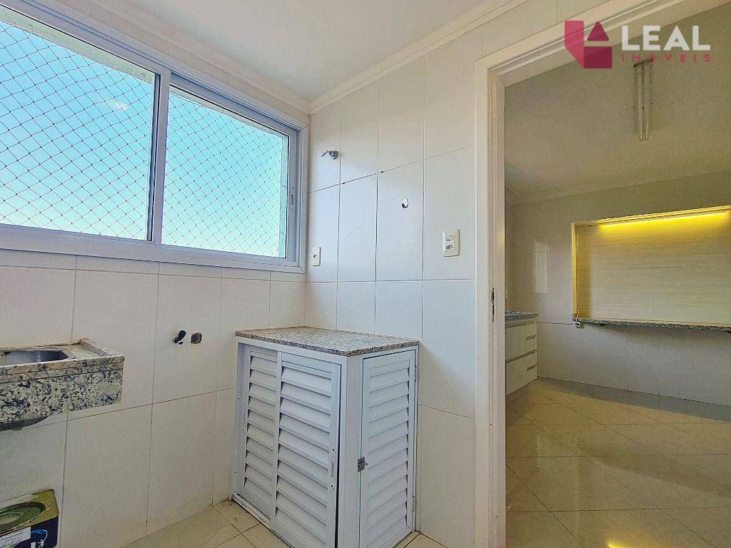 Apartamento para alugar com 3 quartos, 136m² - Foto 13