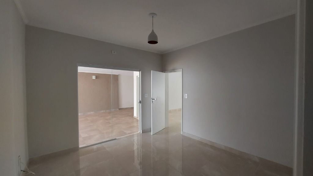 Casa à venda com 3 quartos, 200m² - Foto 8