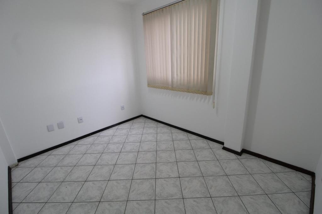 Apartamento para alugar com 2 quartos, 75m² - Foto 6