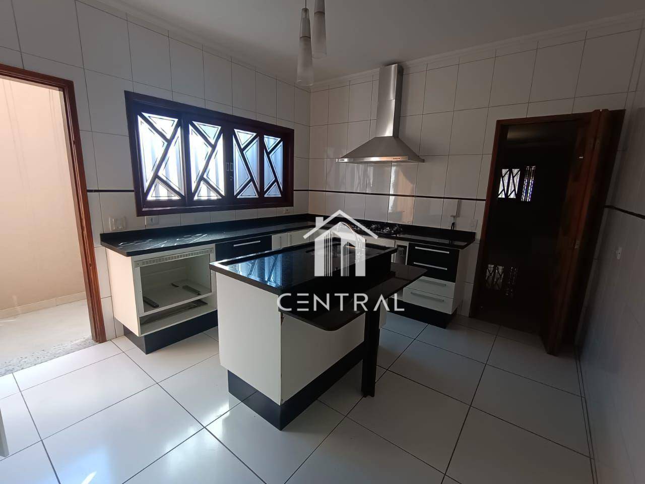 Sobrado à venda com 3 quartos, 330m² - Foto 4