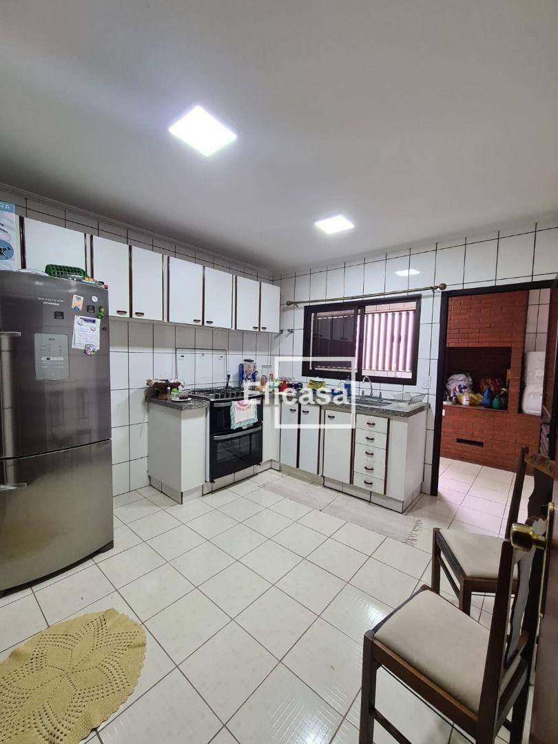 Apartamento à venda com 3 quartos, 270m² - Foto 5