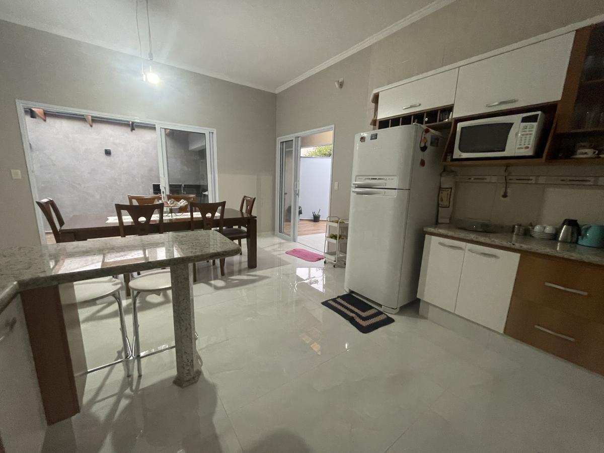 Casa à venda com 3 quartos, 208m² - Foto 14