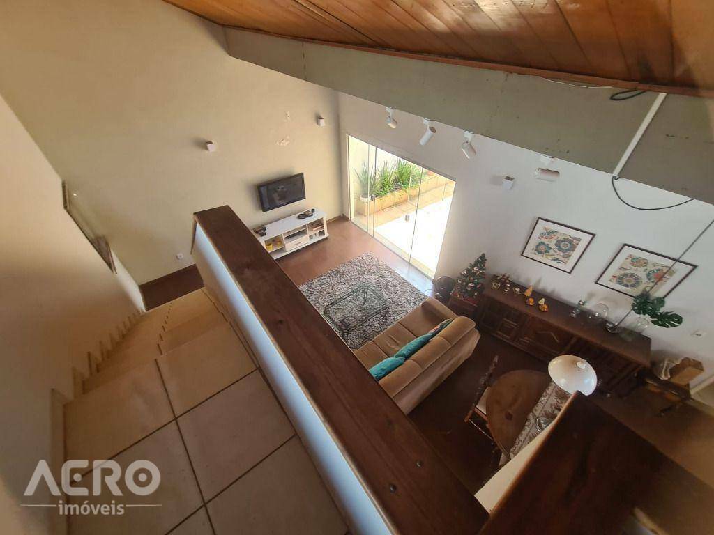 Casa à venda com 3 quartos, 347m² - Foto 5