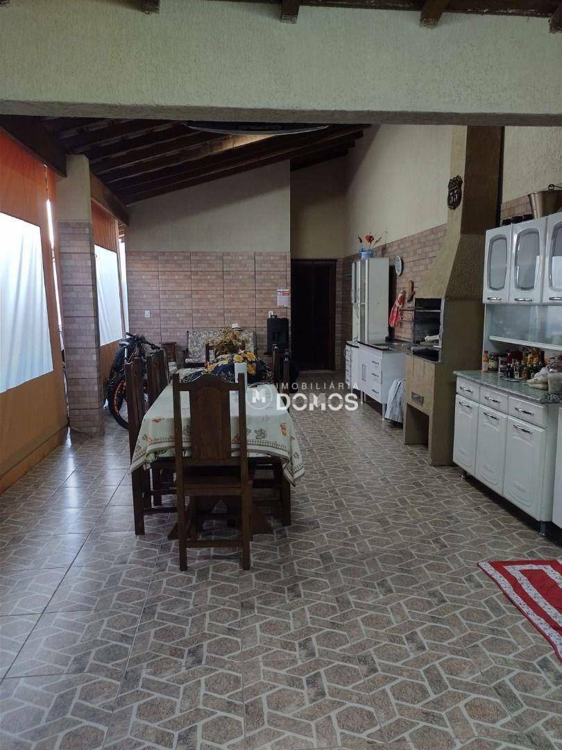 Casa à venda com 2 quartos, 145m² - Foto 1