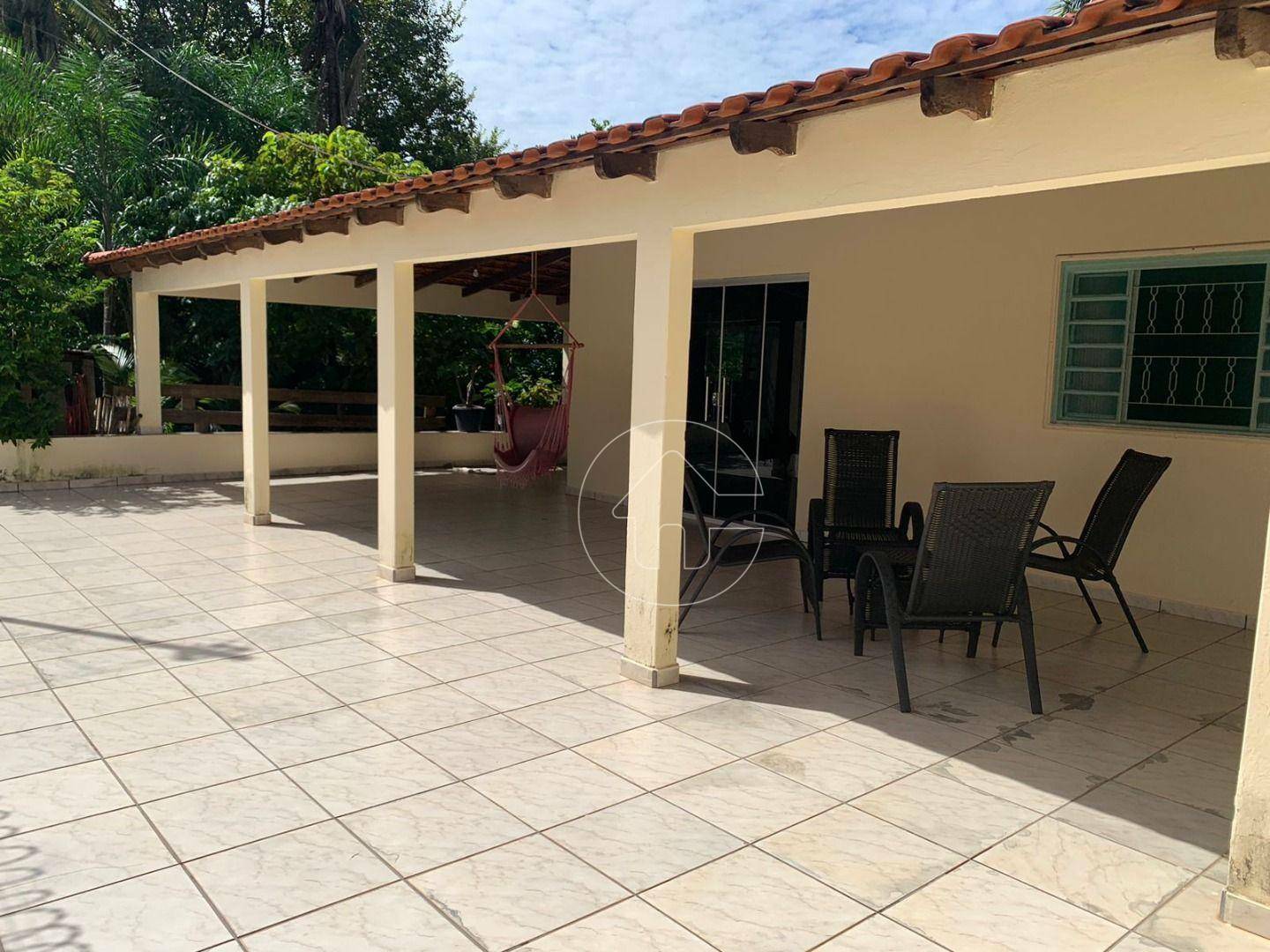 Casa à venda com 3 quartos, 164m² - Foto 1