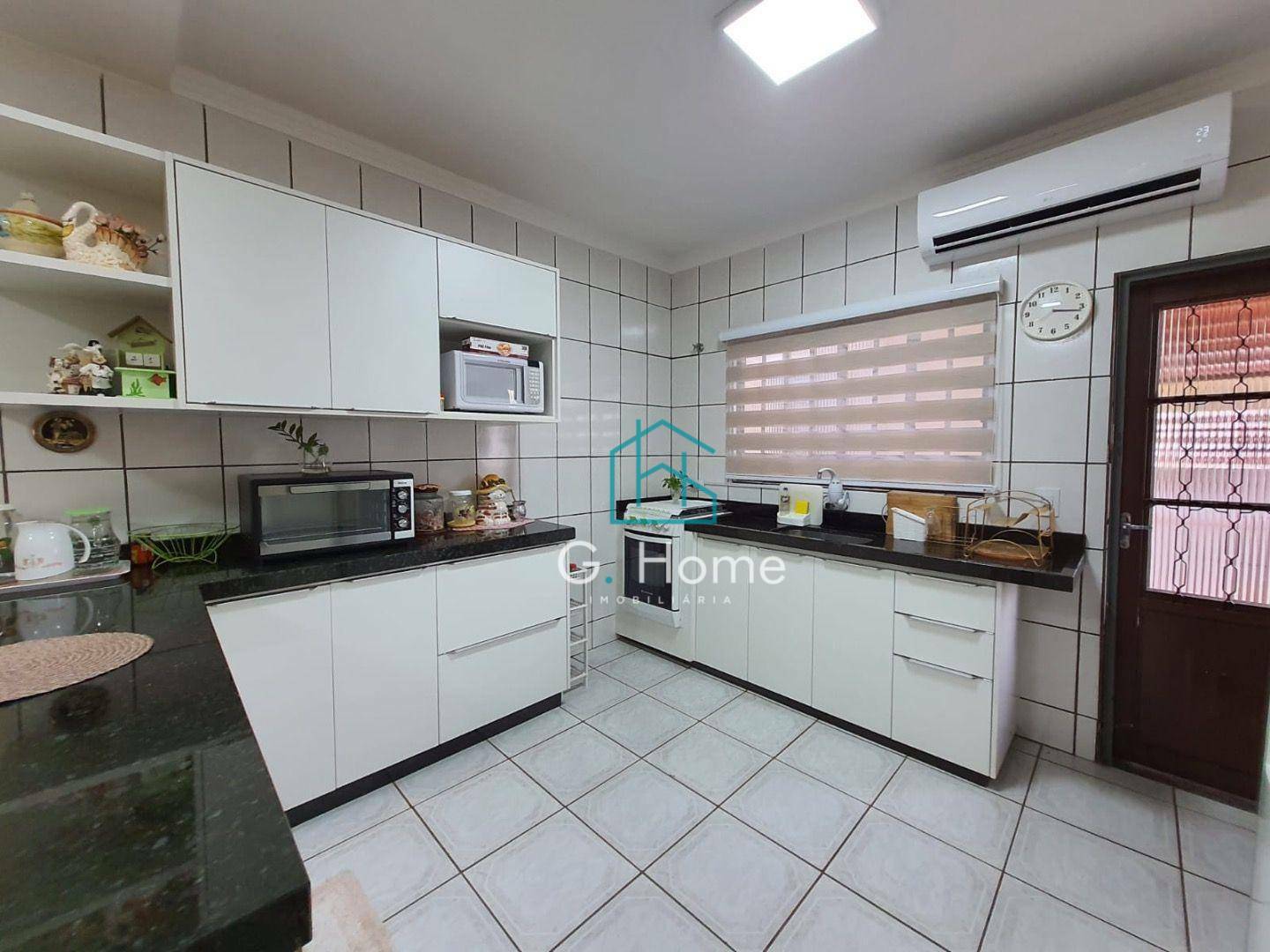 Casa à venda com 5 quartos, 202m² - Foto 13