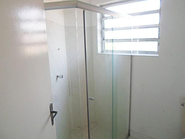 Apartamento para alugar com 3 quartos, 130m² - Foto 13