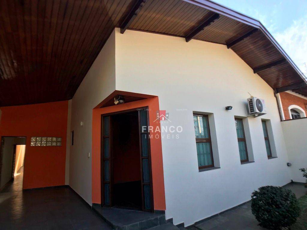 Casa para alugar com 3 quartos, 200m² - Foto 1