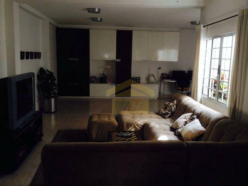 Sobrado à venda com 3 quartos, 236m² - Foto 1