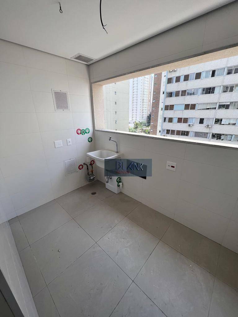 Apartamento para alugar com 3 quartos, 145m² - Foto 11