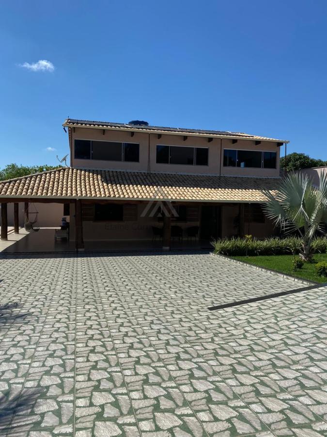 Casa à venda com 6 quartos, 220m² - Foto 1