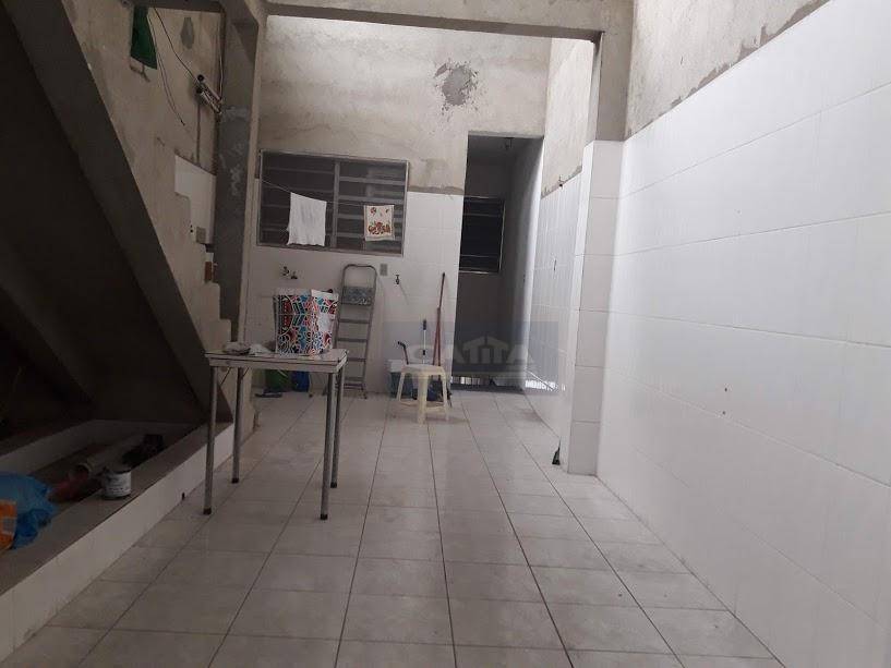 Sobrado à venda com 5 quartos, 200m² - Foto 4