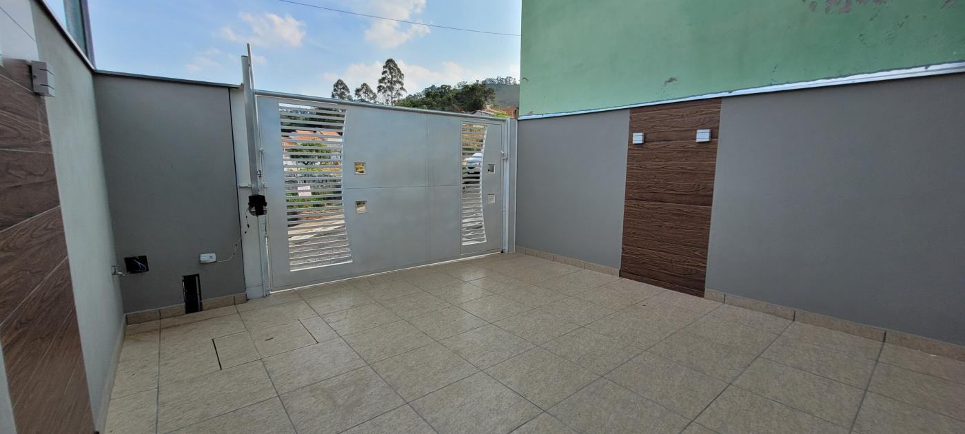 Casa à venda com 2 quartos, 125m² - Foto 2