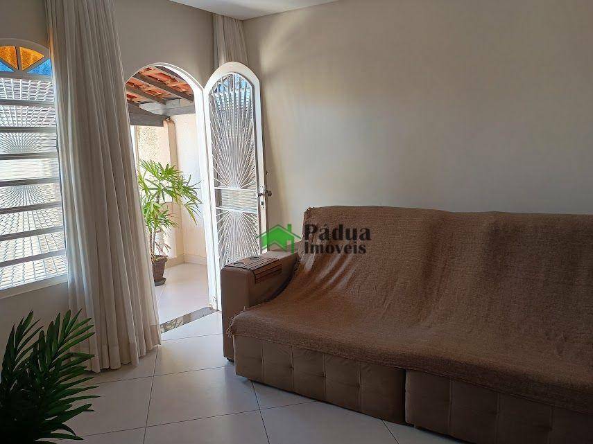 Casa à venda com 4 quartos, 210m² - Foto 3